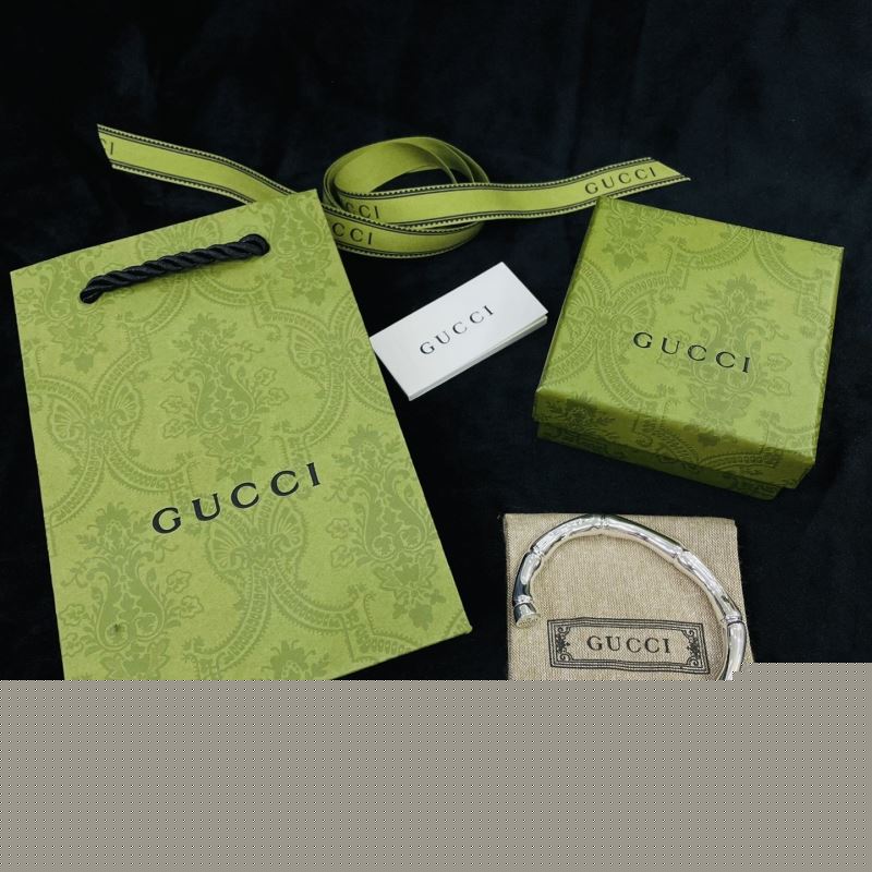 G*u*i bracelets